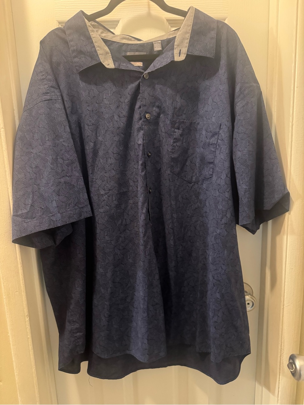 Van Heusen Navy Short-Sleeve Button-Down Shirt